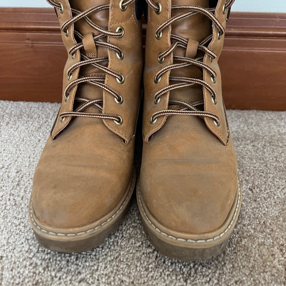 Boots - Picture 3 of 4